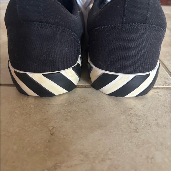 Off-White Men Sneakers - Picture 13 of 14